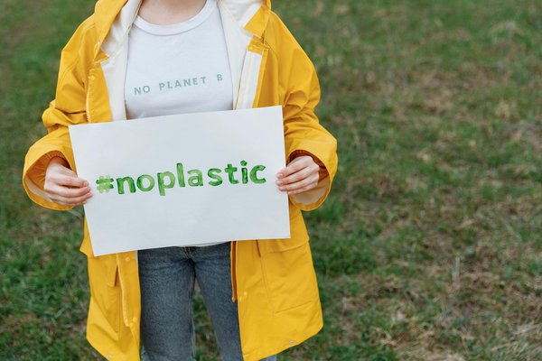 Découvrez la table de coworking : style et efficacité réunis !