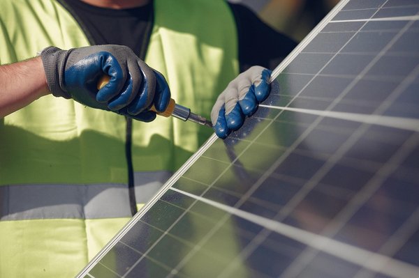 Panneau solaire photovoltaïque : faites le plein d'économies durables